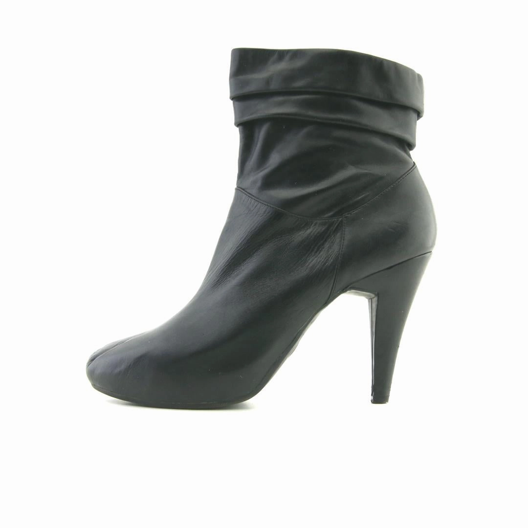 WORTHINGTON . Goose In High Heels