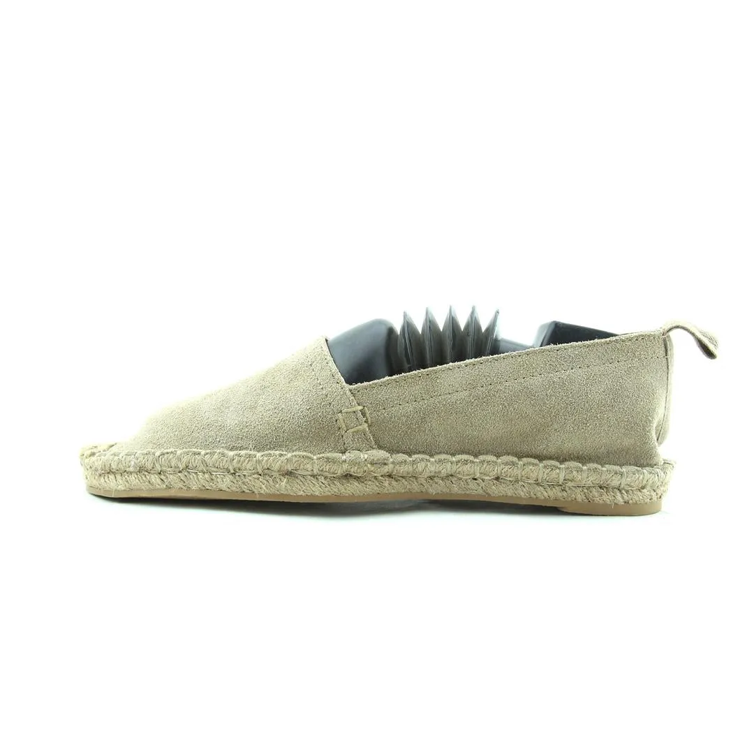 Advay Slip On ZARA. .