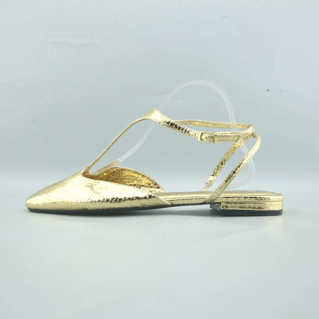 Flat Shoes Vs Squat Shoes ZARA. .