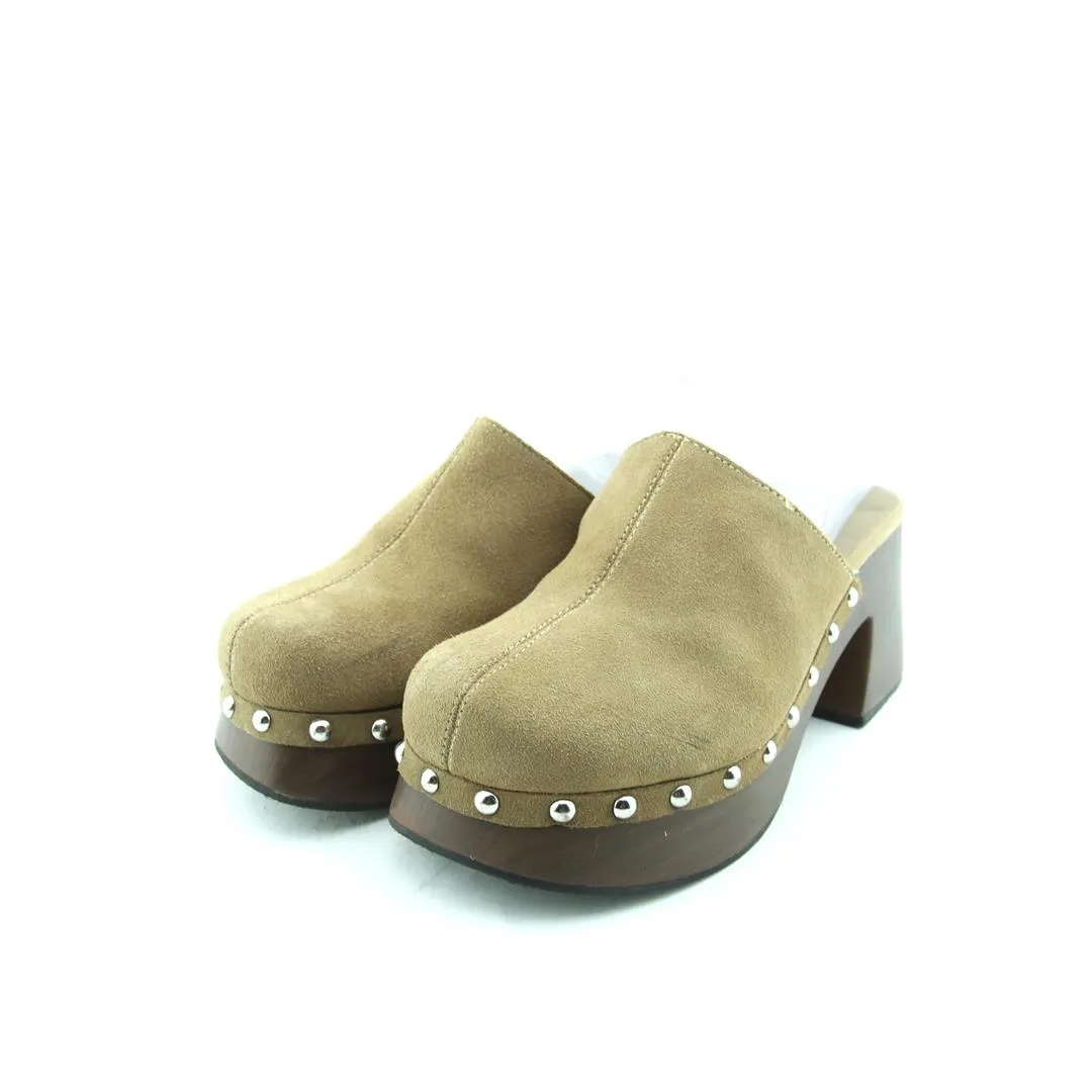 ZARA. . Shiny Red High Heel Shoes